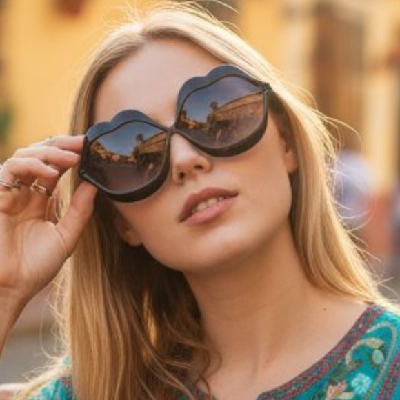 BNIB! Wildfox Lip Service Sunglasses - Picture 14 of 15